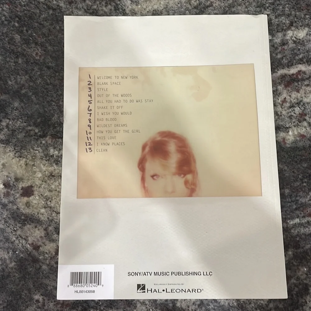 Taylor Swift Bundle - Picture 8 of 9